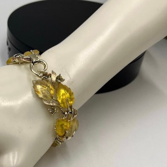 Lisner Vintage Frosted Autumn
Leaves Yellow Amber Rhinestone Gold Tone Bracelet - Picture 3 of 8
